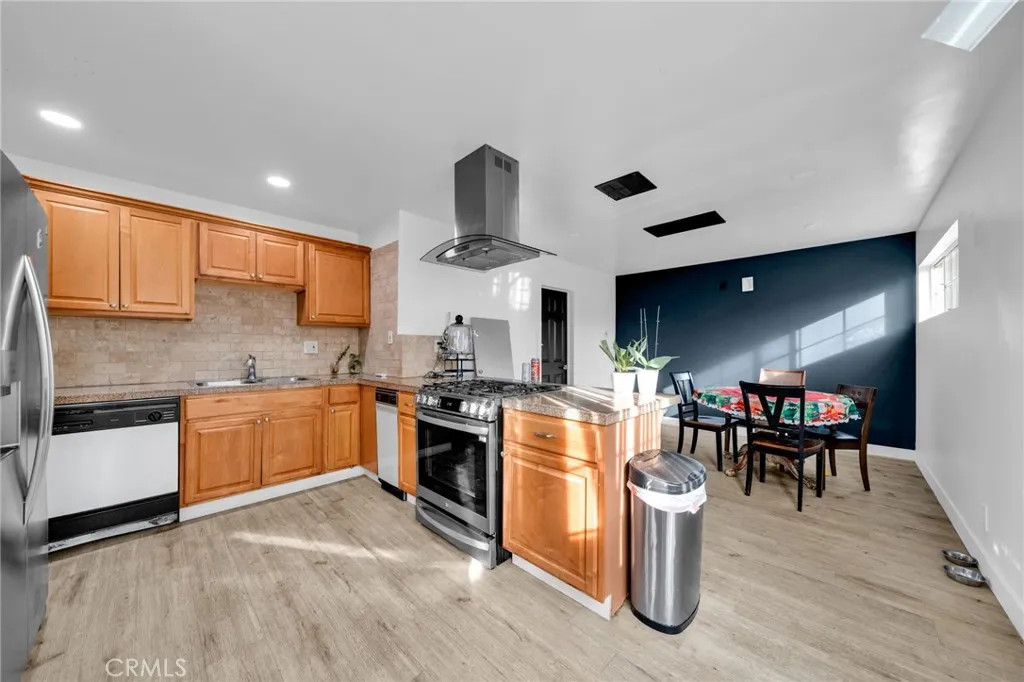 7044 Nestle Avenue, Reseda, California 91335 home-pic-6