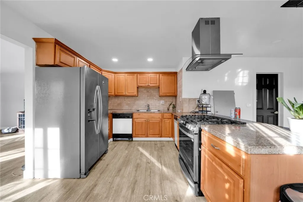 7044 Nestle Avenue, Reseda, California 91335 home-pic-8