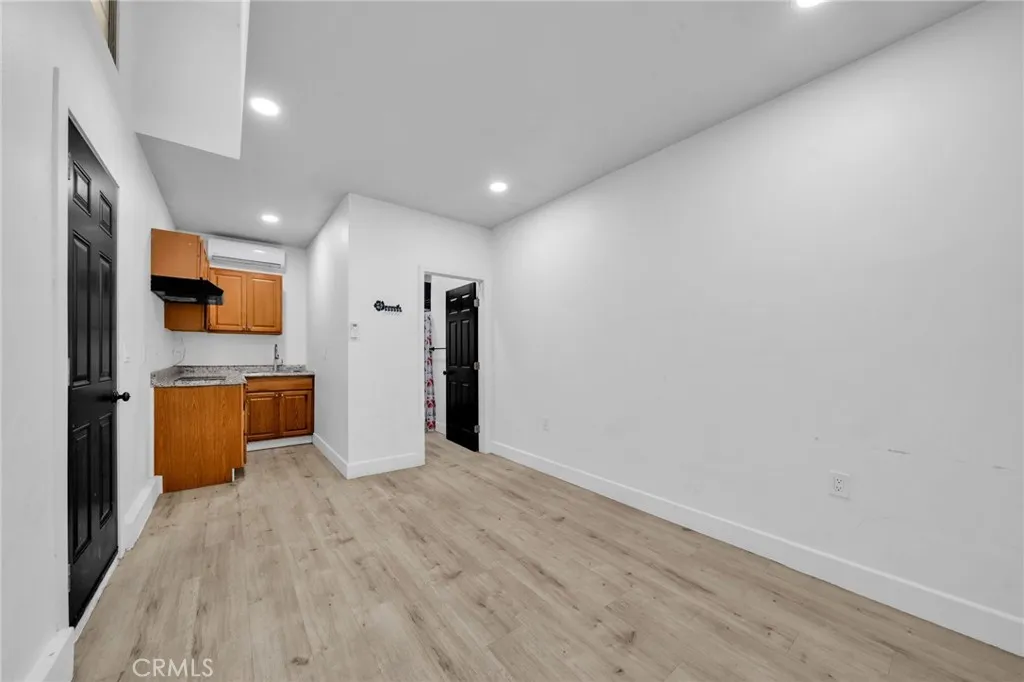 7044 Nestle Avenue, Reseda, California 91335 home-pic-34