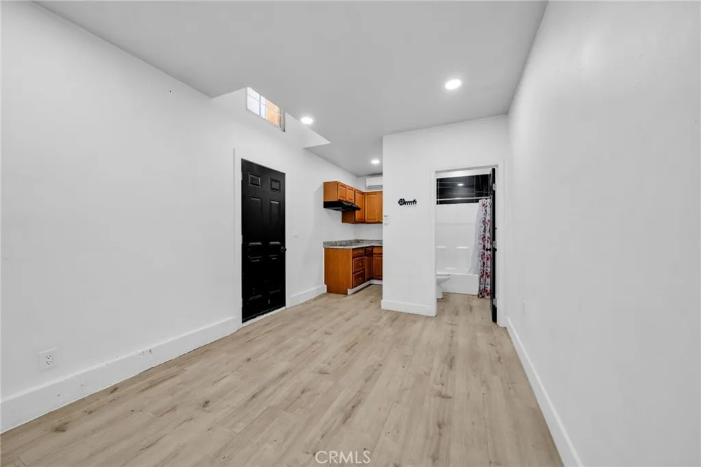7044 Nestle Avenue, Reseda, California 91335 home-pic-33