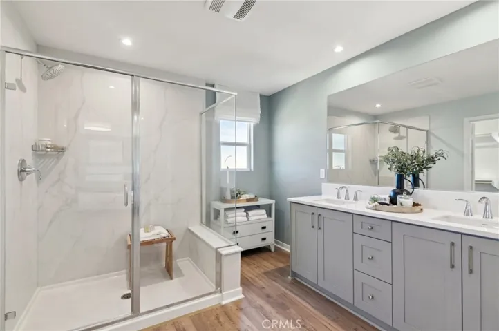 MODEL HOME