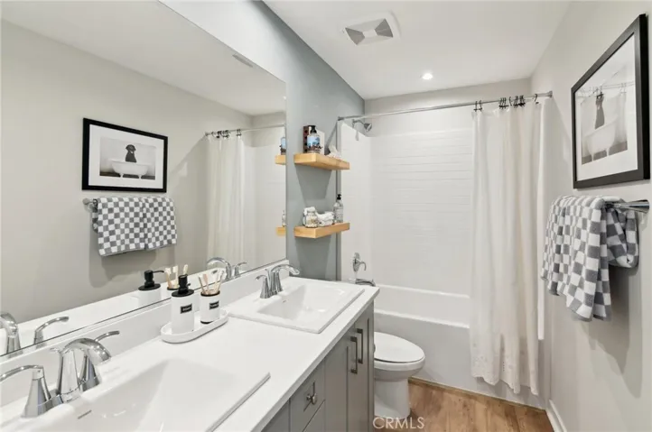 MODEL HOME