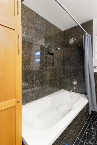 downstairs bath tub