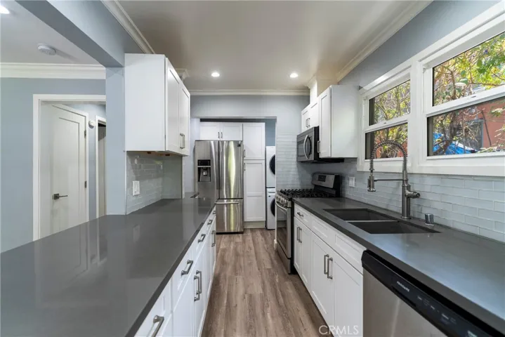 11938 Exposition Boulevard, Los Angeles, California 90064