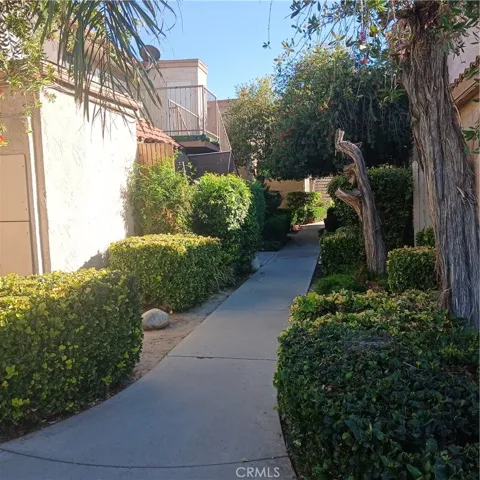 Entrance to Acacia Gardens