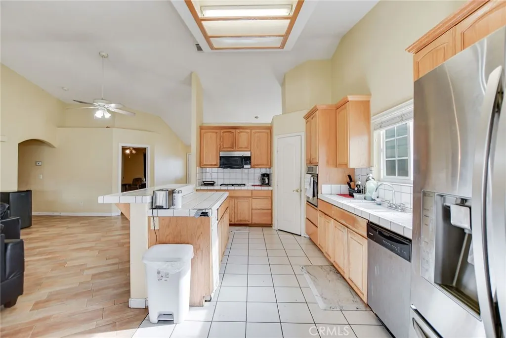 12794 Rain Shadow, Victorville, California 92395 home-pic-16