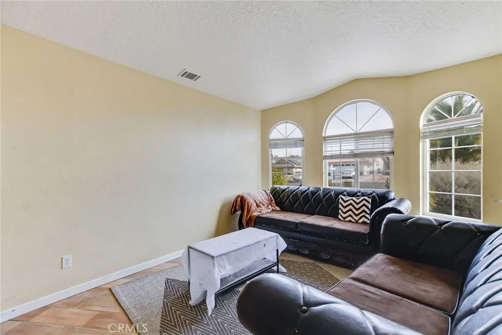 12794 Rain Shadow, Victorville, California 92395 home-pic-11