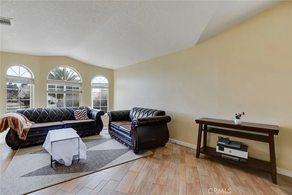 12794 Rain Shadow, Victorville, California 92395 home-pic-10