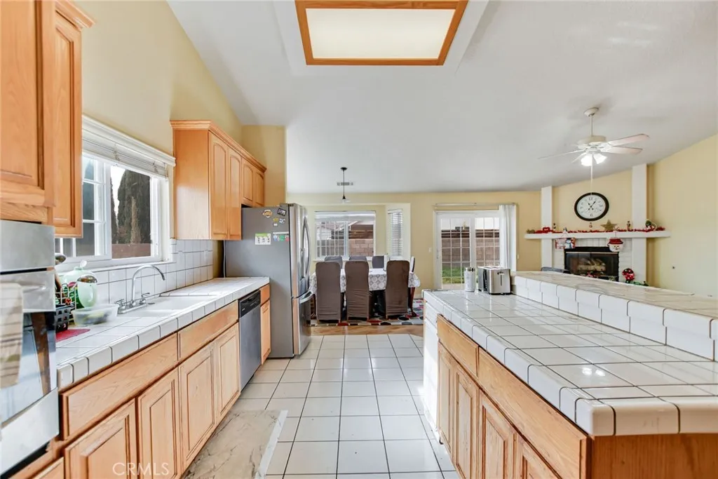12794 Rain Shadow, Victorville, California 92395 home-pic-19