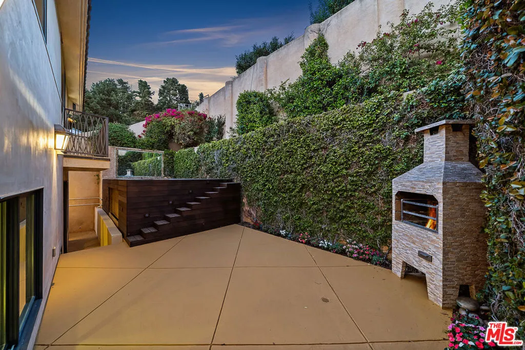 6477 Deep Dell Pl, Los Angeles, California 90068 home-pic-23