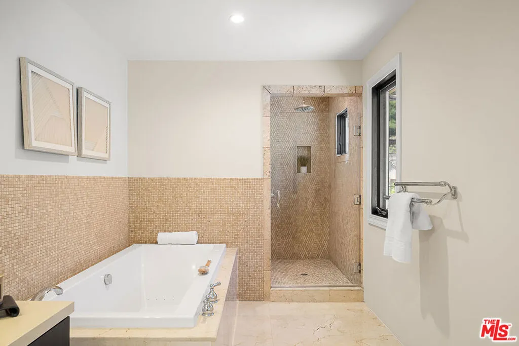 6477 Deep Dell Pl, Los Angeles, California 90068 home-pic-18