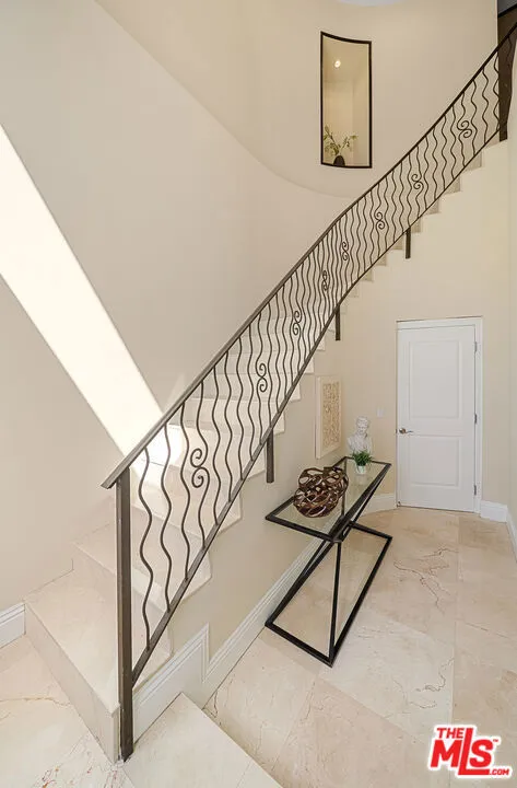 6477 Deep Dell Pl, Los Angeles, California 90068 home-pic-26