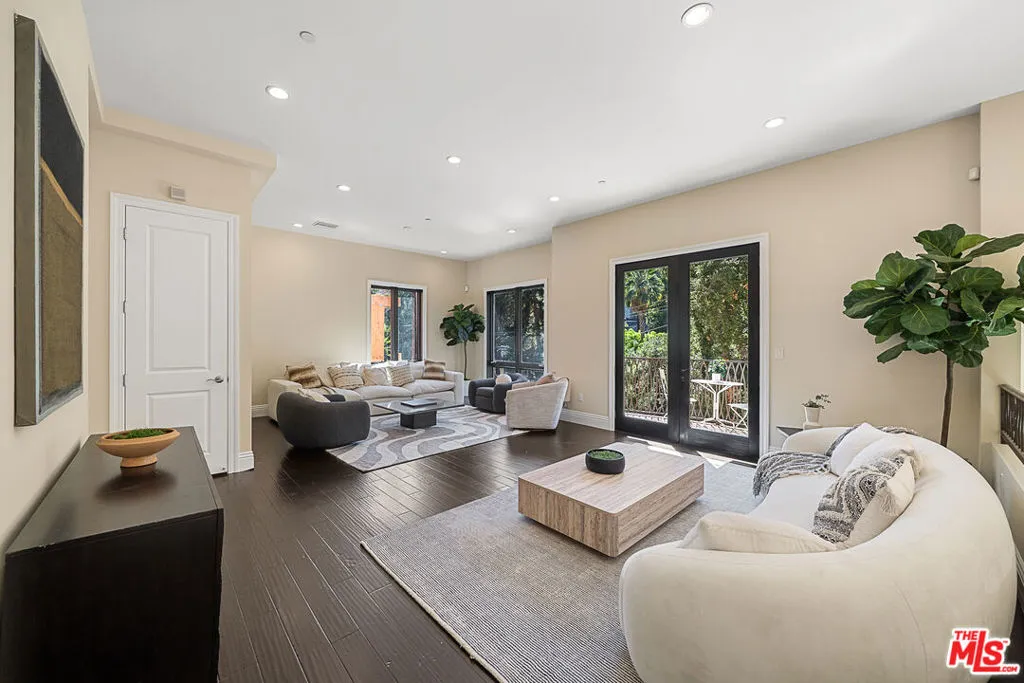 6477 Deep Dell Pl, Los Angeles, California 90068 home-pic-7