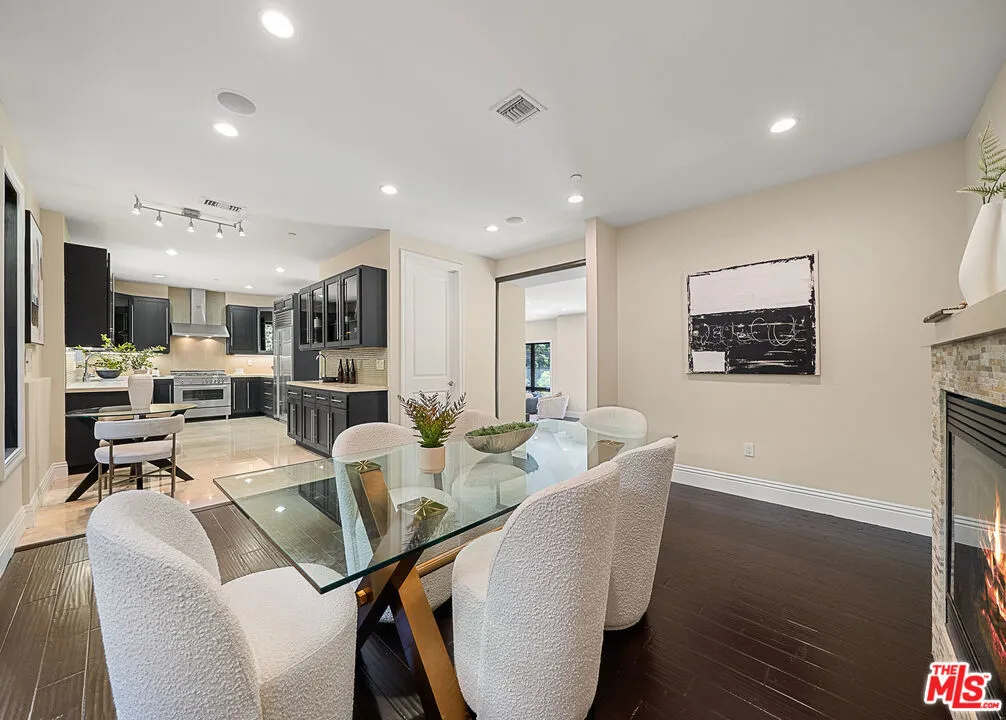 6477 Deep Dell Pl, Los Angeles, California 90068 home-pic-8