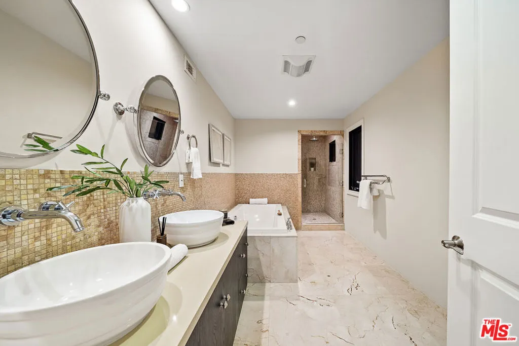 6477 Deep Dell Pl, Los Angeles, California 90068 home-pic-17