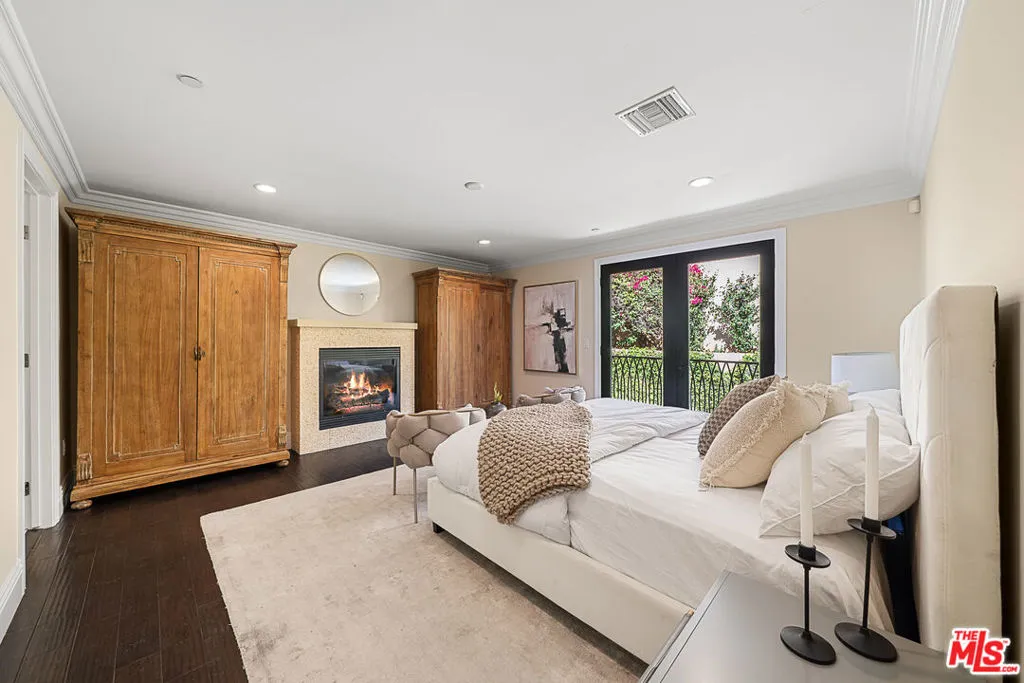 6477 Deep Dell Pl, Los Angeles, California 90068 home-pic-14