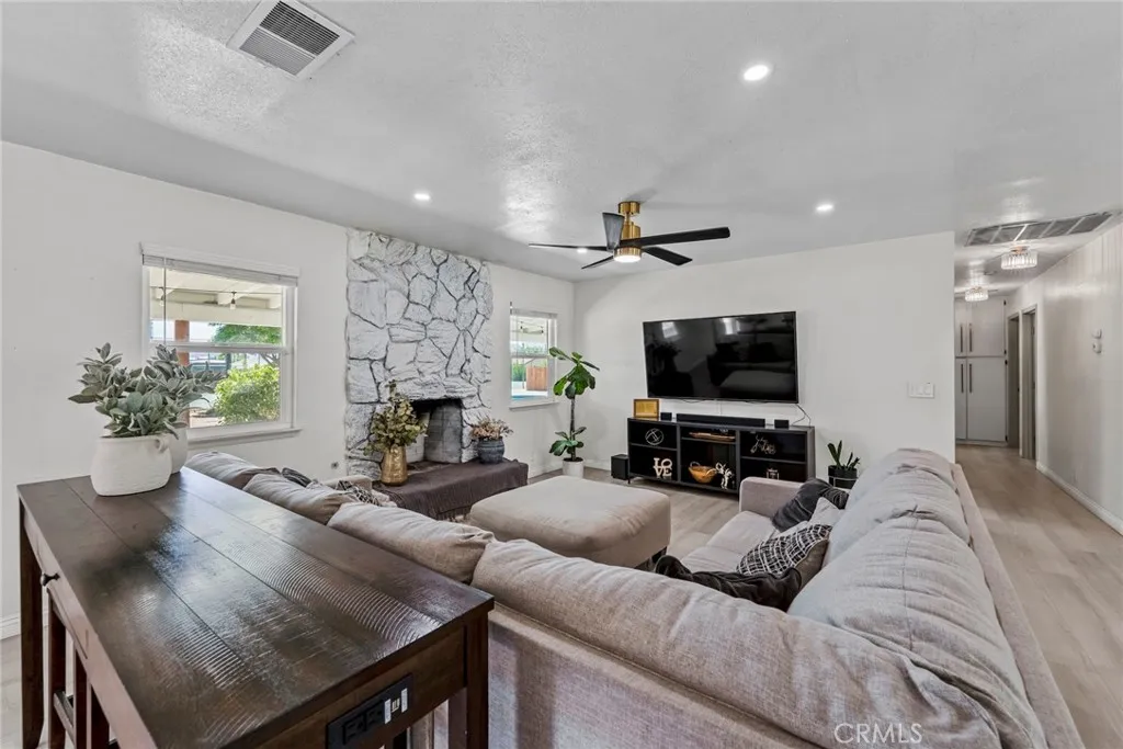 8263 3rd, Hesperia, California 92345 home-pic-7