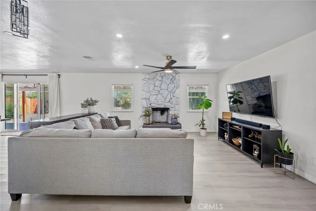 8263 3rd, Hesperia, California 92345 home-pic-8