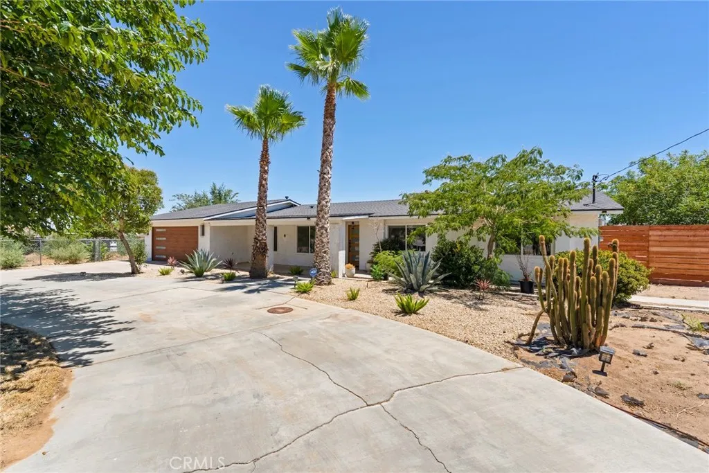 8263 3rd, Hesperia, California 92345 home-pic-2