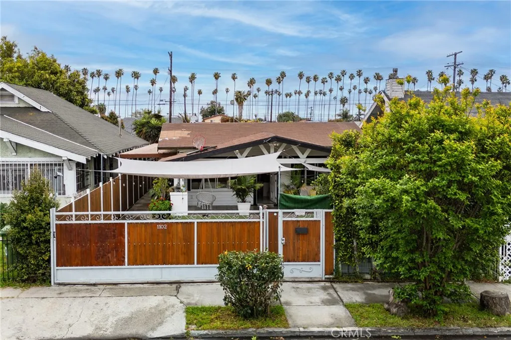1102 W 53rd Street, Los Angeles, California 90037 home-pic-1