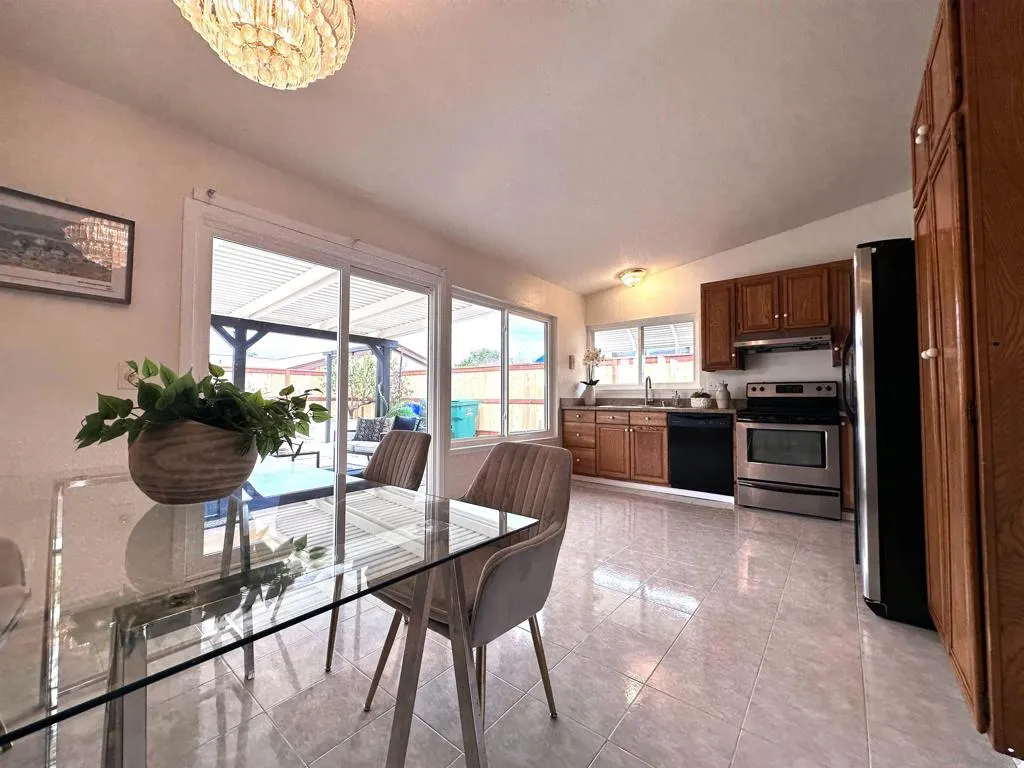 11278 Calle Jalapa, San Diego, California 92126 home-pic-12