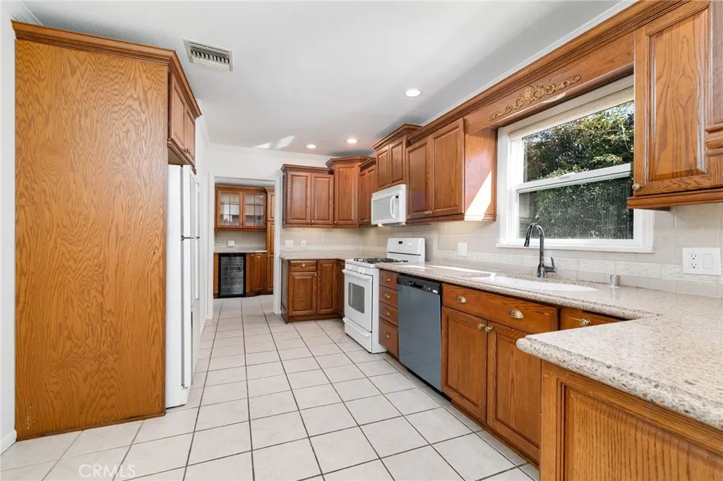 1507 Maplewood, La Verne, California 91750 home-pic-18
