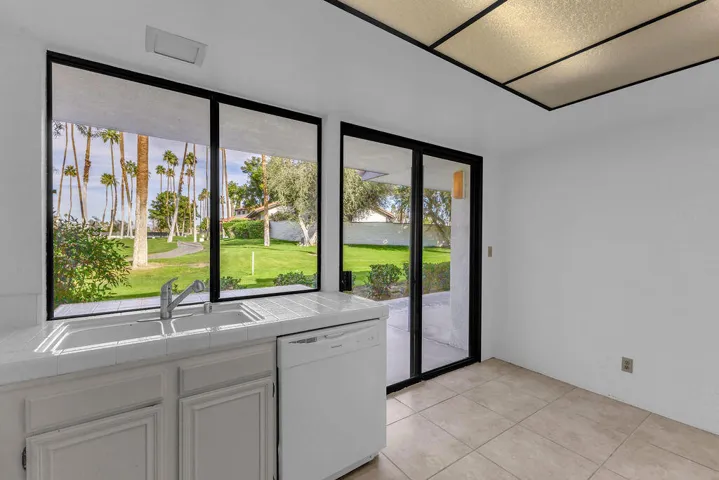 Kitchen dining area