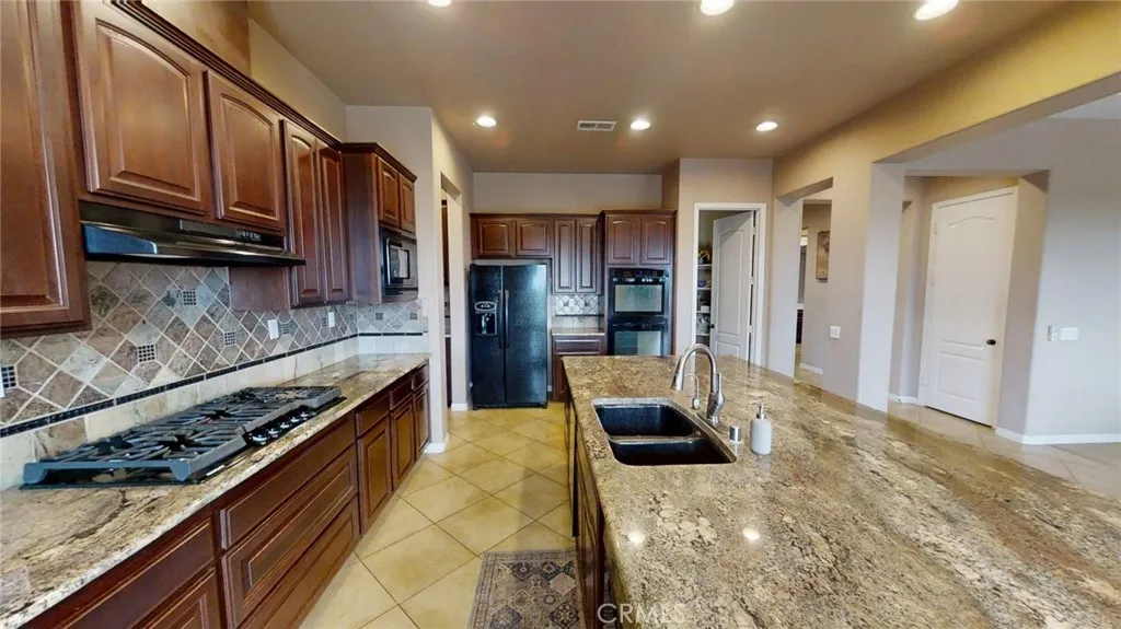 16718 Catalonia Drive, Riverside, California 92504 home-pic-9