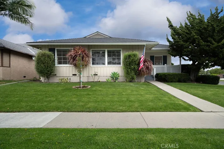 2542 Vuelta Grande, Long Beach, California 90815