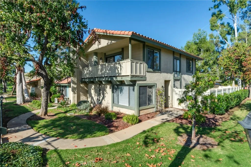 1517 Camelot, Corona, California 92882 home-pic-1