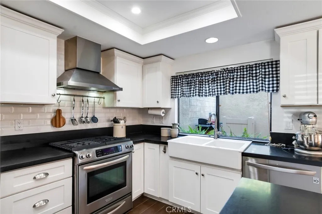 1517 Camelot, Corona, California 92882 home-pic-6