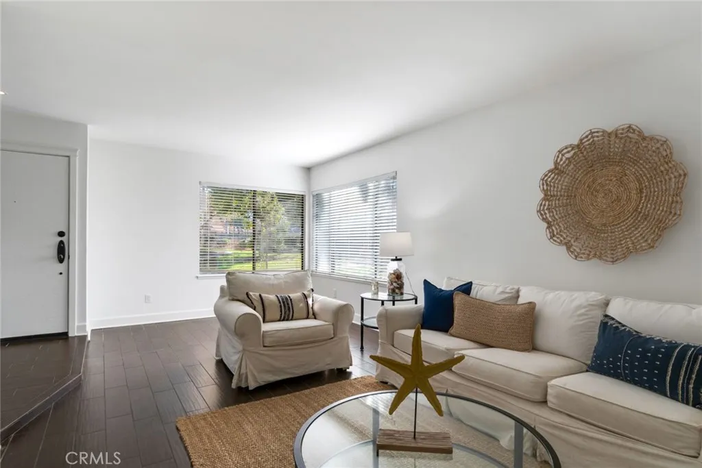 1517 Camelot, Corona, California 92882 home-pic-2