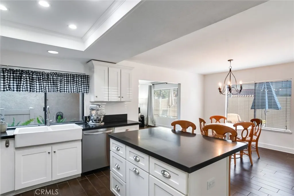 1517 Camelot, Corona, California 92882 home-pic-8