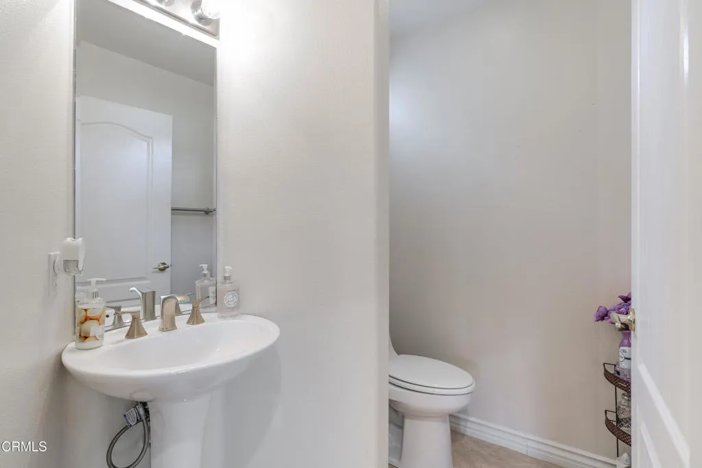 3751 N Hollingsworth Road, Altadena, California 91001 home-pic-17