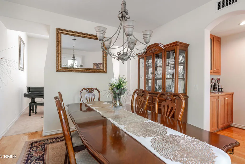 3751 N Hollingsworth Road, Altadena, California 91001 home-pic-11