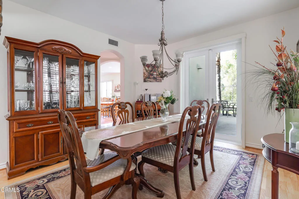 3751 N Hollingsworth Road, Altadena, California 91001 home-pic-10