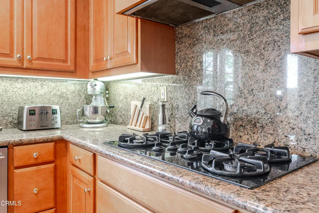 3751 N Hollingsworth Road, Altadena, California 91001 home-pic-14