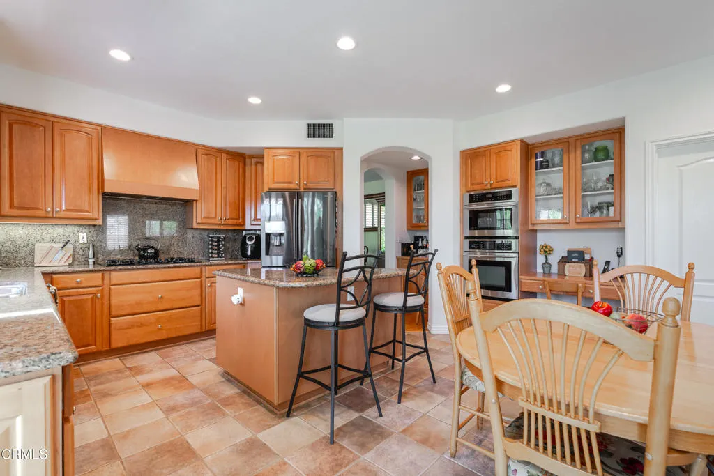 3751 N Hollingsworth Road, Altadena, California 91001 home-pic-16