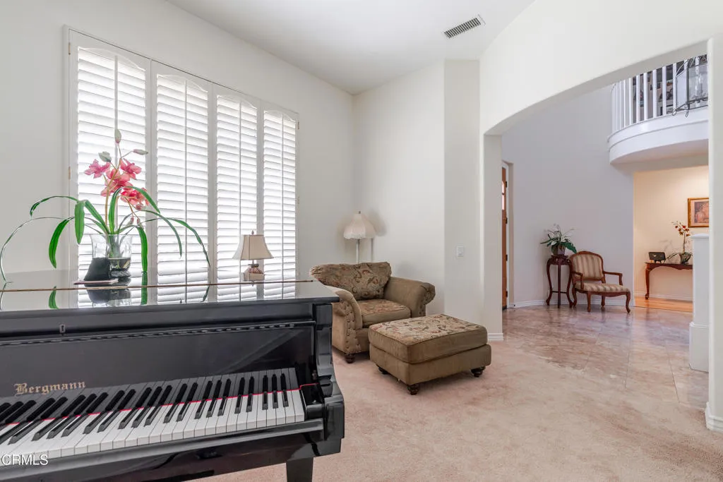 3751 N Hollingsworth Road, Altadena, California 91001 home-pic-8