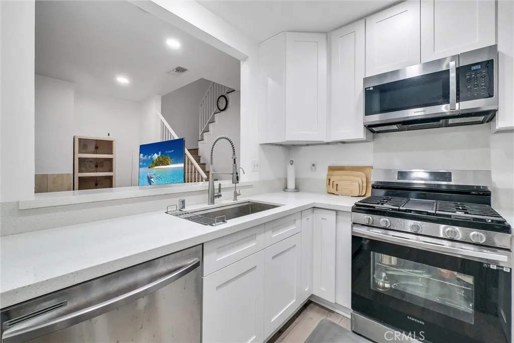 19555 E Cypress Street P, Covina, California 91724 home-pic-10