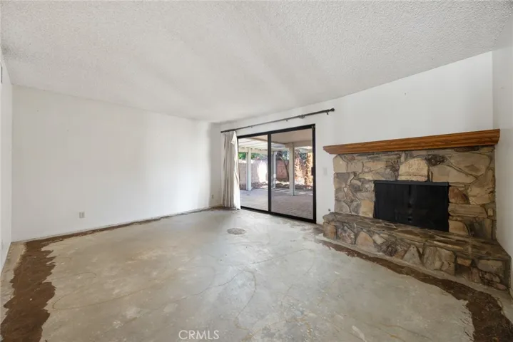 ALL CARPET THROUGHOUT REMOVED TO EXPOSE CEMENT FLOORS