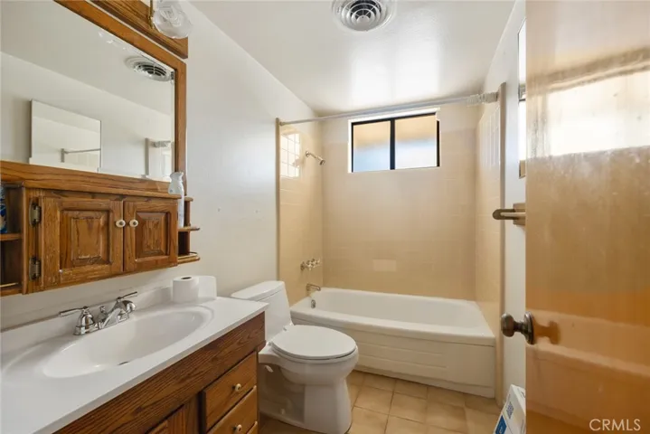 HALLWAY BATH ROOM