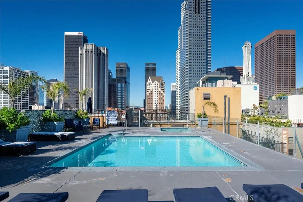312 W 5th 907, Los Angeles, California 90013 home-pic-1