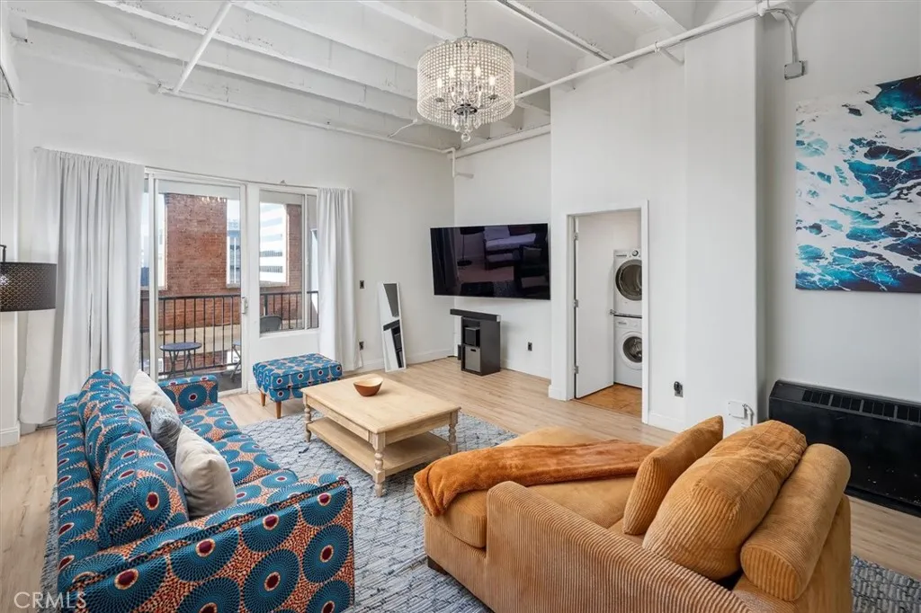 312 W 5th 907, Los Angeles, California 90013 home-pic-3