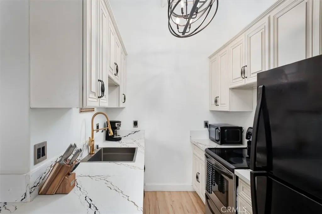 312 W 5th 907, Los Angeles, California 90013 home-pic-12