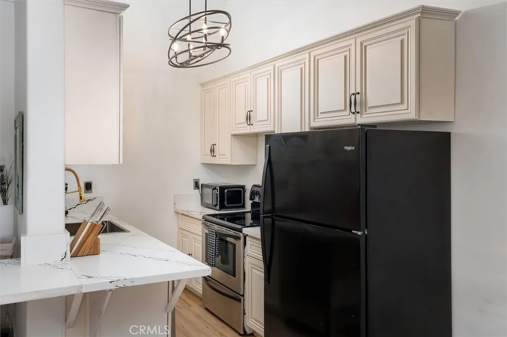 312 W 5th 907, Los Angeles, California 90013 home-pic-13