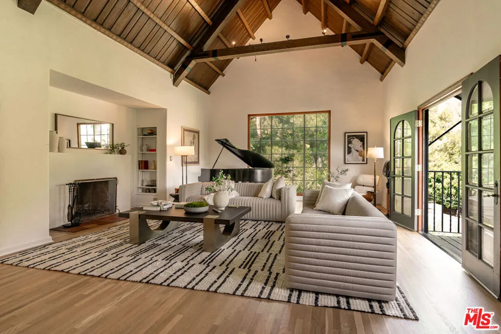 3105 Ledgewood Drive, Los Angeles, California 90068 home-pic-1