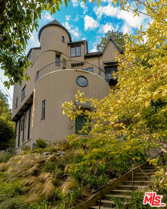 3105 Ledgewood Drive, Los Angeles, California 90068 home-pic-2