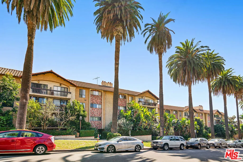 1750 Camino Palmero Street 442, Los Angeles, California 90046 home-pic-15