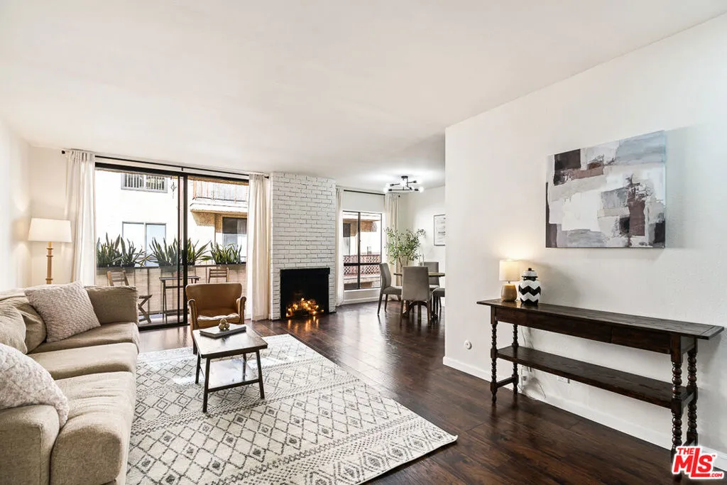 1750 Camino Palmero Street 442, Los Angeles, California 90046 home-pic-1